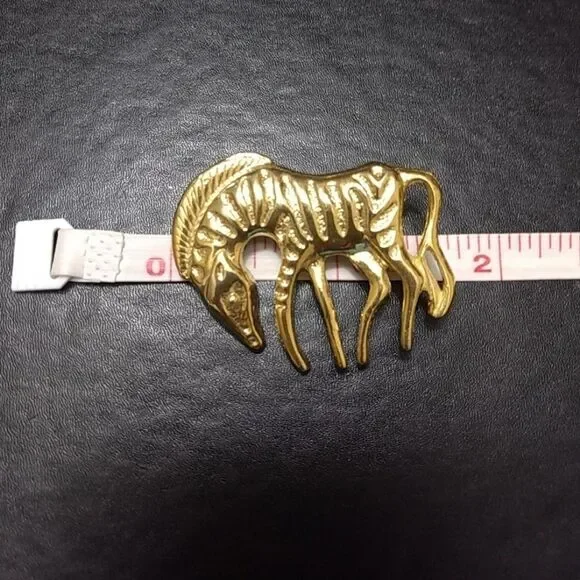 Gold tone zebra brooch - Picture 6 of 7